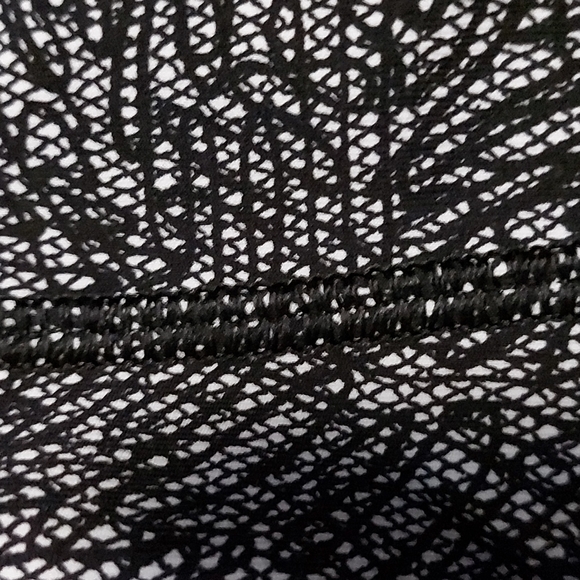 Beautiful lululemon bottoms - Picture 4 of 5